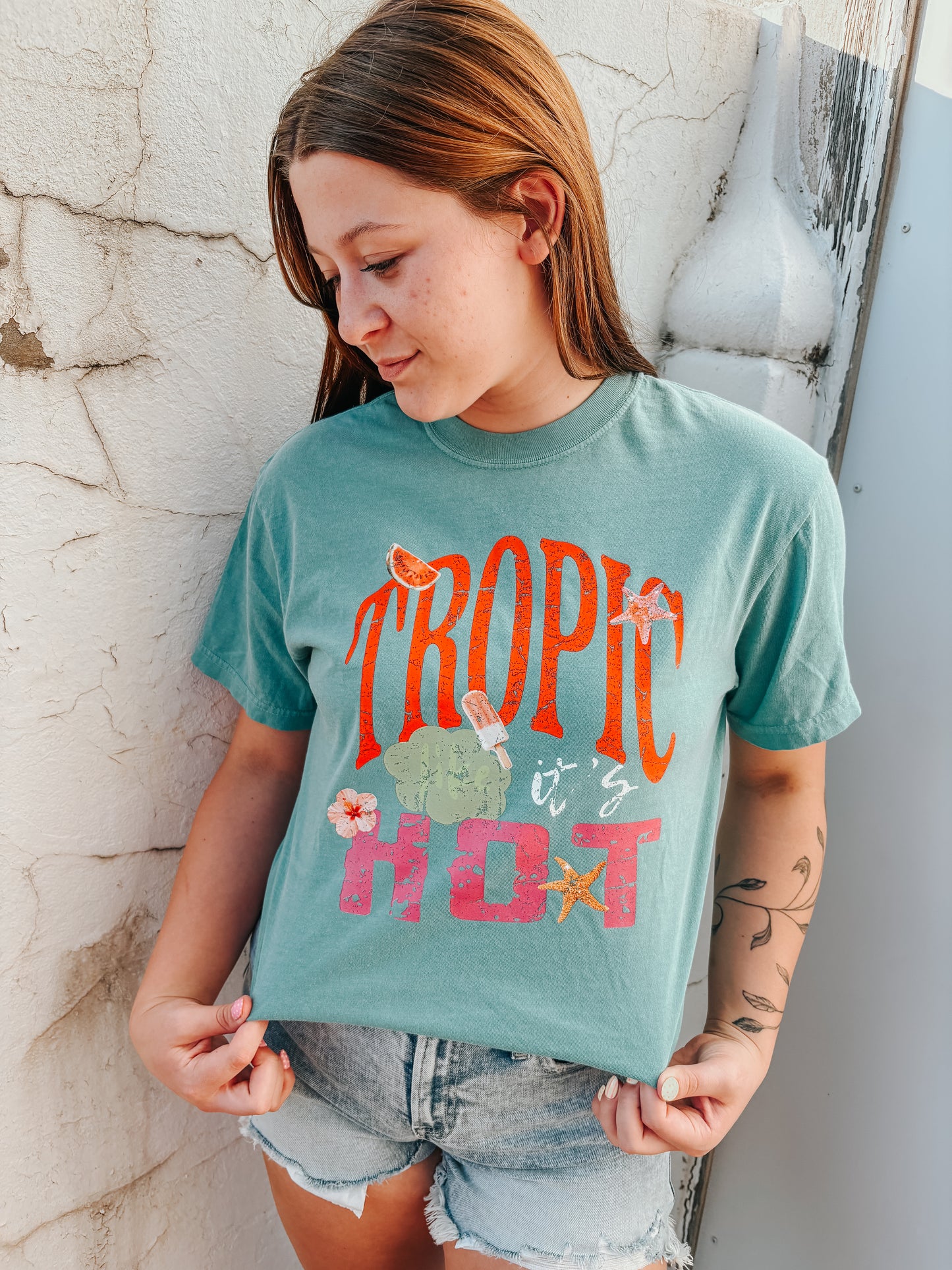 tropic like it’s hot tee 🌴