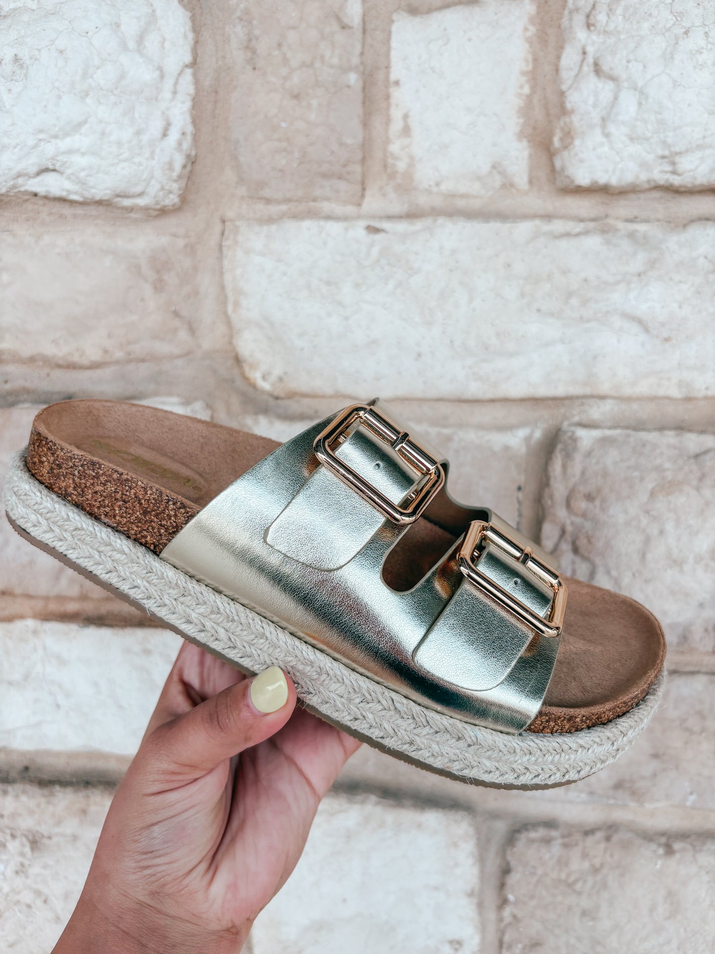 beach day sandals ✿