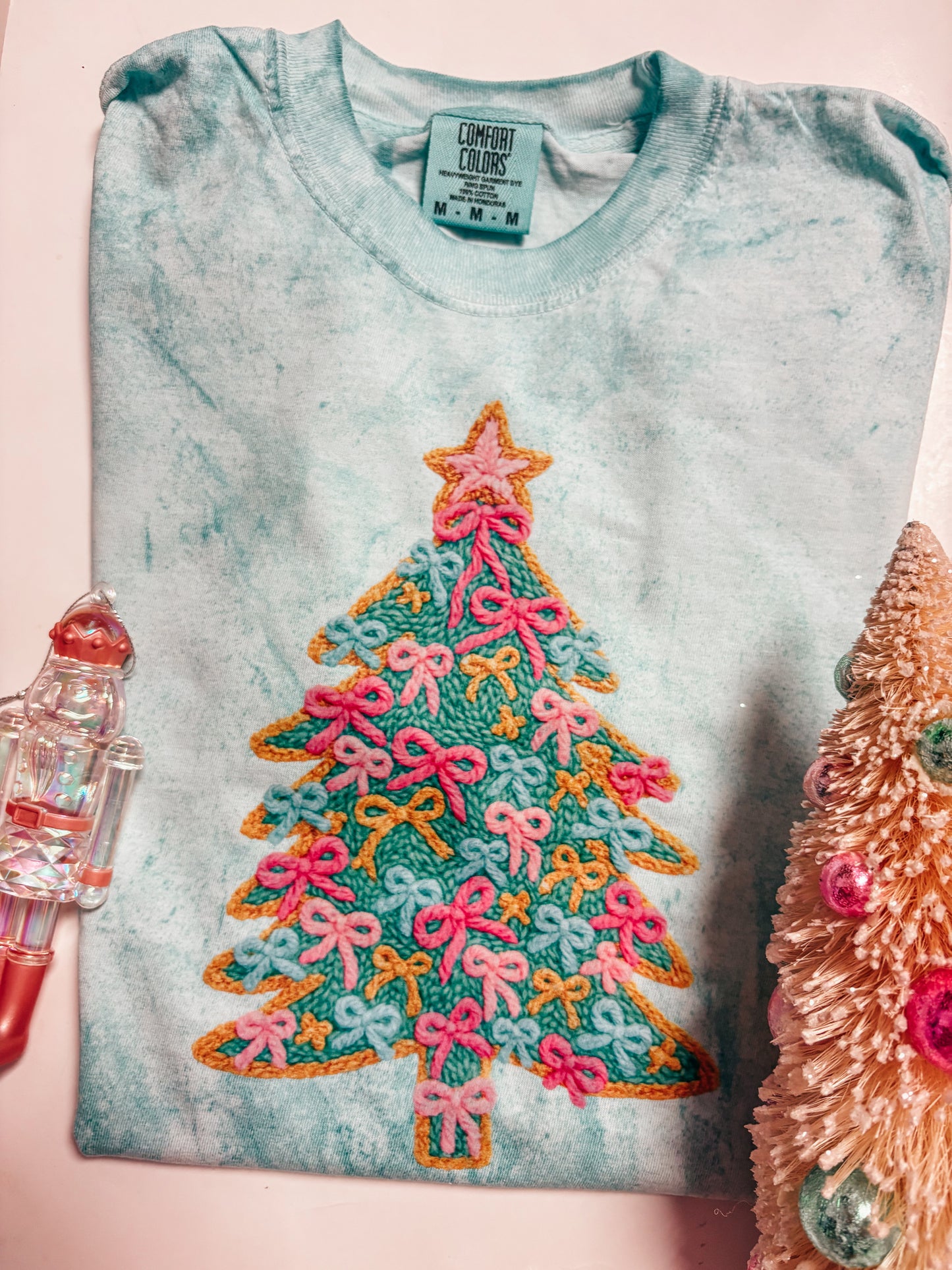 put a bow on it tee ✿