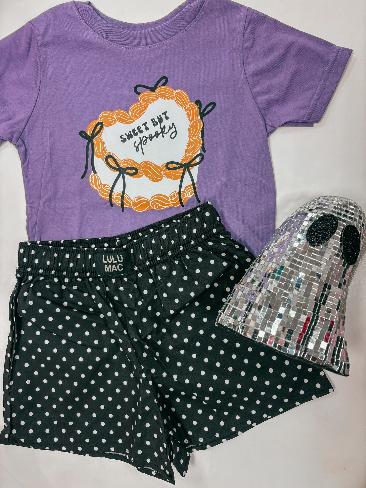 sweet but spooky tee ♡