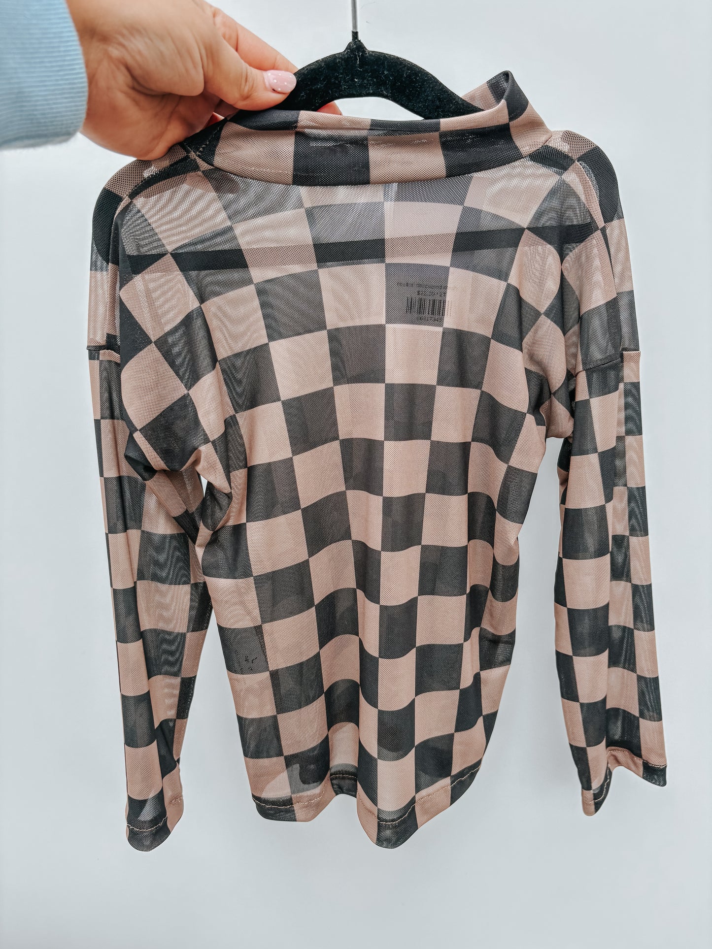 neutral checkered mesh  ⚡︎