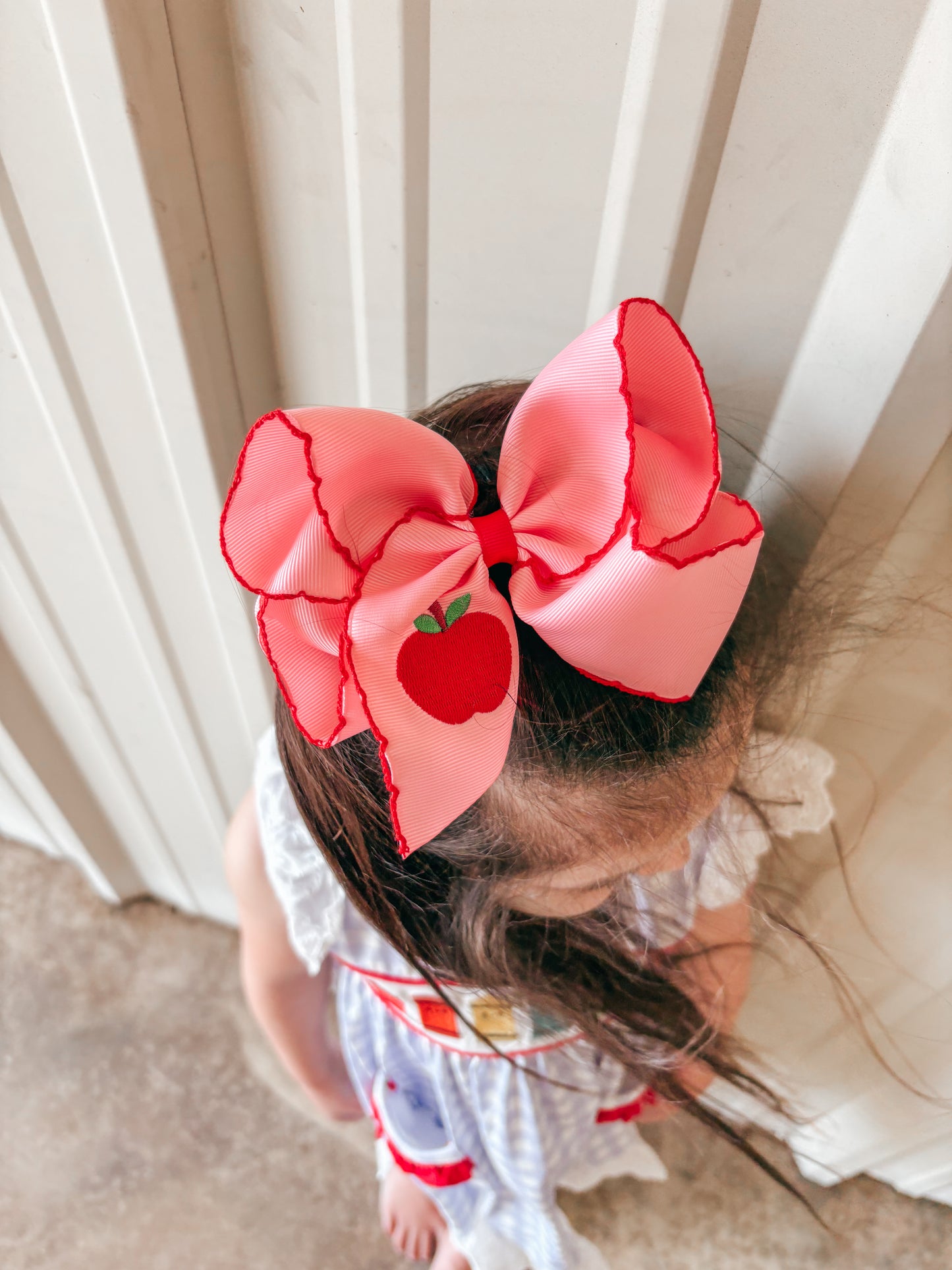 apple detailed clip bow ♡
