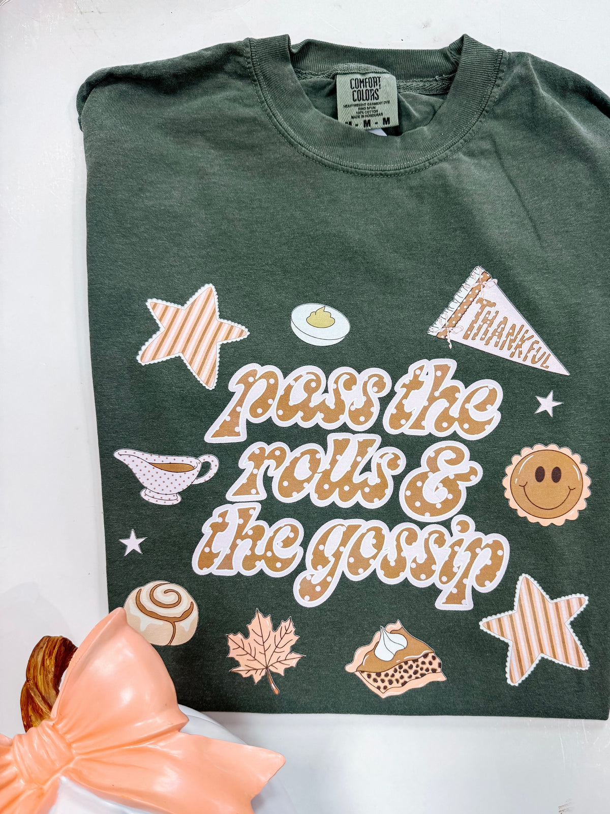pass the rolls & the gossip tee ✿