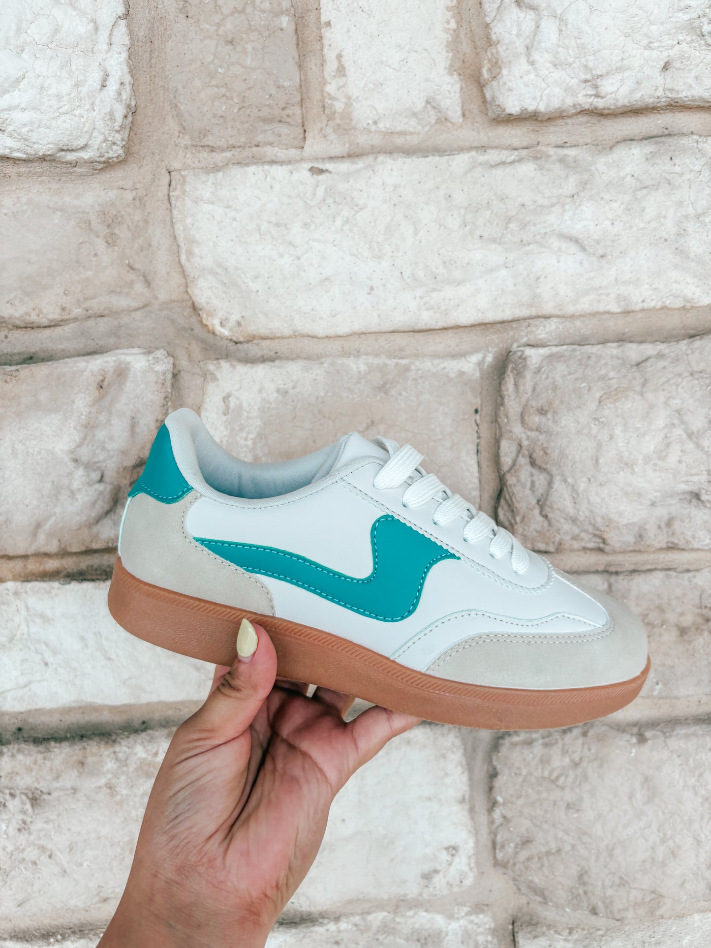 basic day sneakers ✿