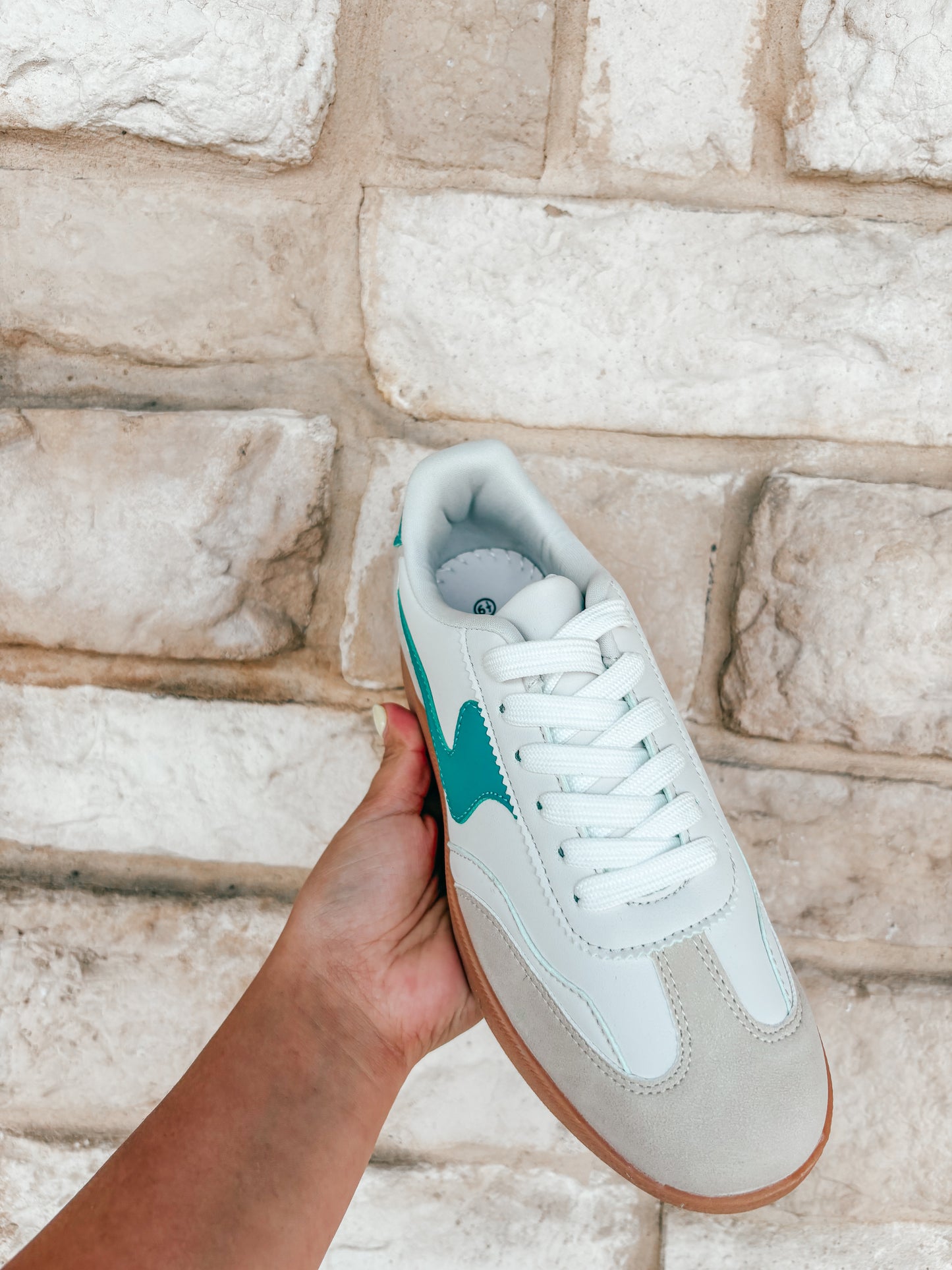basic day sneakers ✿