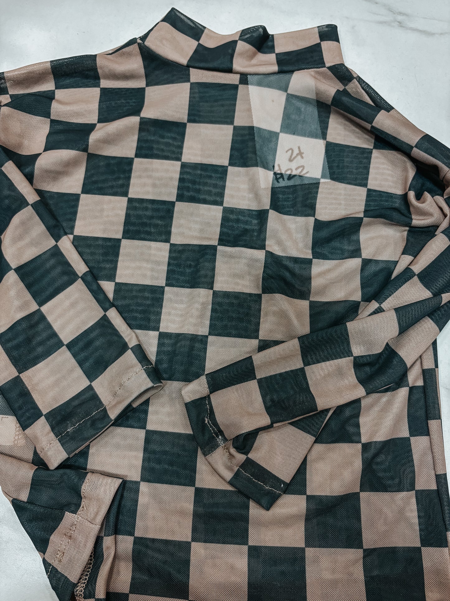 neutral checkered mesh  ⚡︎