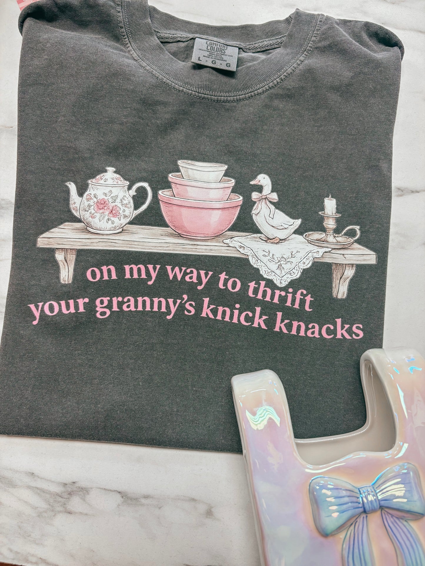 on my way to thrift your granny’s knick knacks ✿
