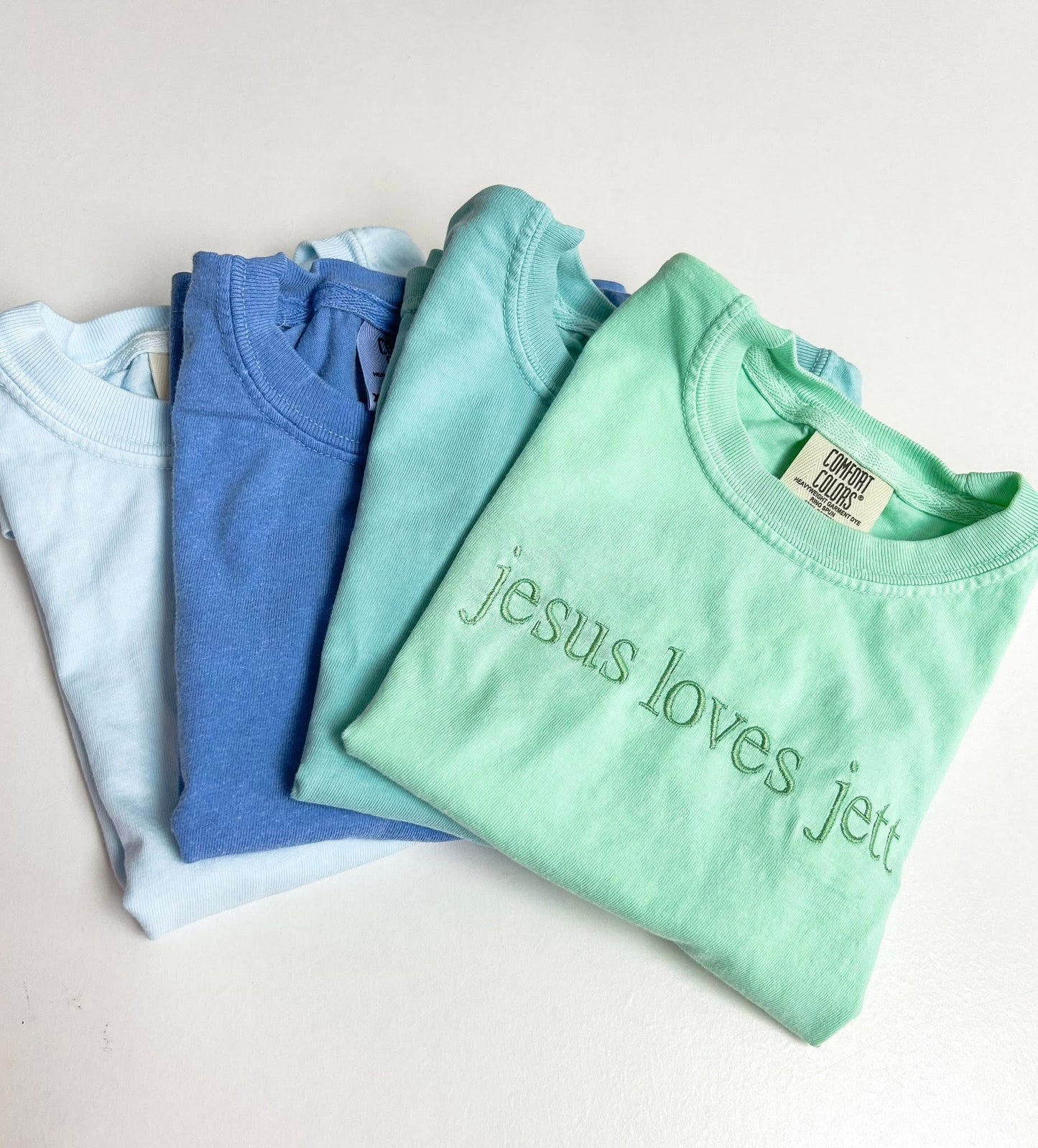 Jesus loves …. tee/ bubble  †